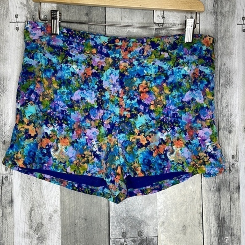FOREVER 21 watercolor‎ print shorts.Pockets.  Size zip.Lined.Lightweight. Medium
